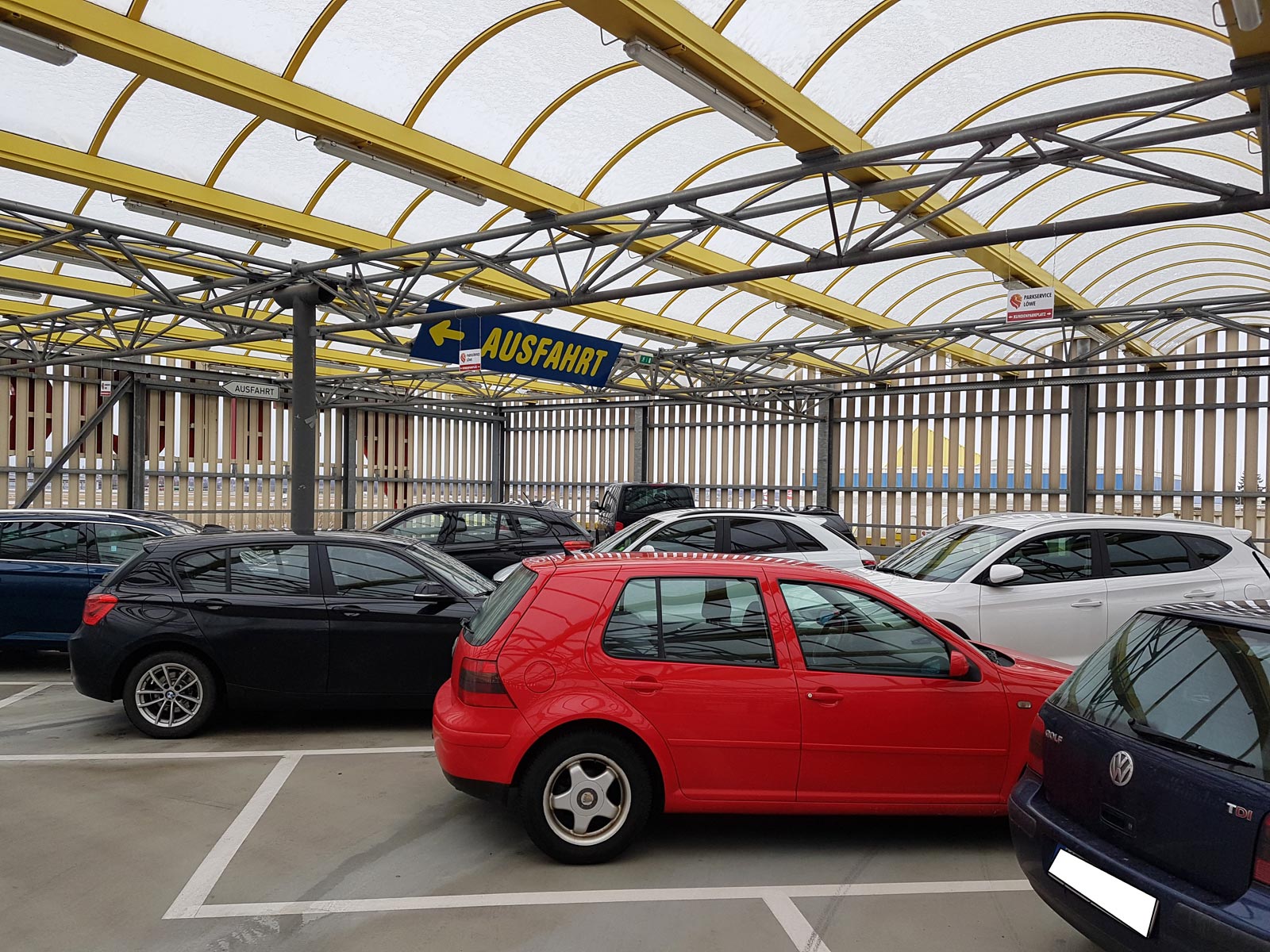 Parken Flughafen Stuttgart - Parkservice Löwe